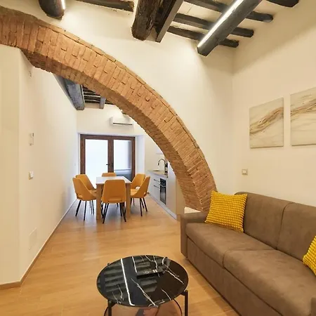 Elce - Historic Brick Arch 2br & 2ba