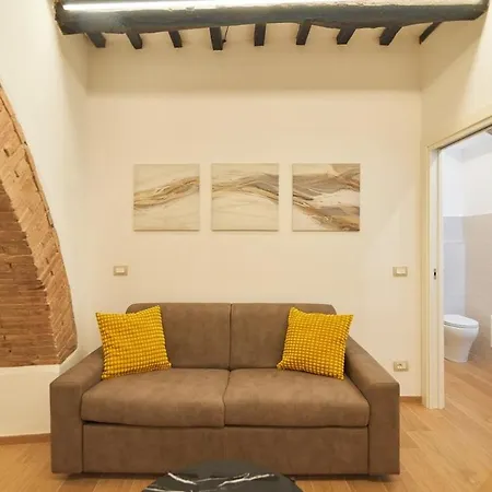 Elce - Historic Brick Arch 2br & 2ba