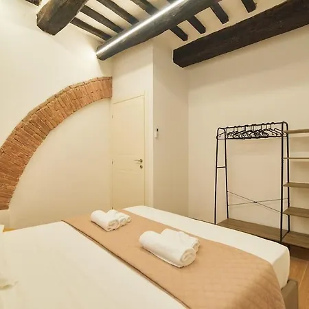 Elce - Historic Brick Arch 2br & 2ba